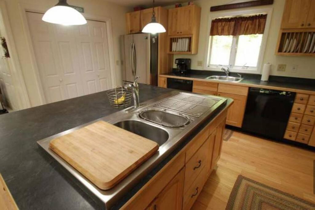 Beautiful Spacious Home W/ Game Room. Gilford Bagian luar foto